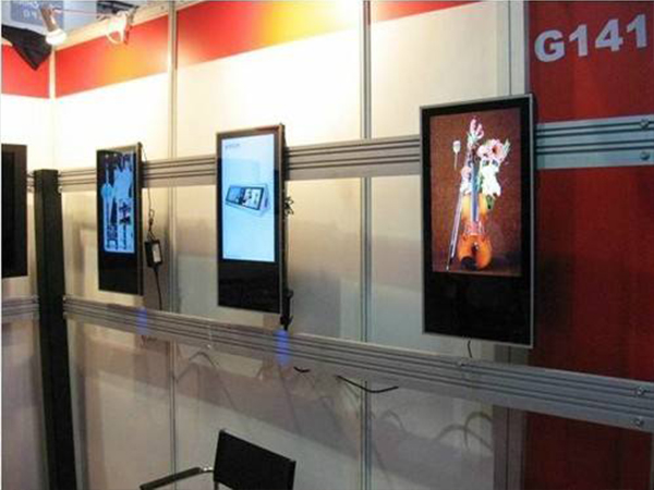 某商场-壁挂单机广告机