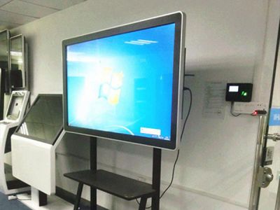 某公司大厅-落地式触摸一体机