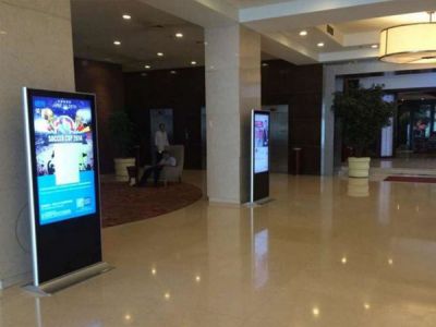 深圳某酒店大厅-立式单机广告机