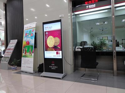 工商银行大厅-立式红外触摸一体机
