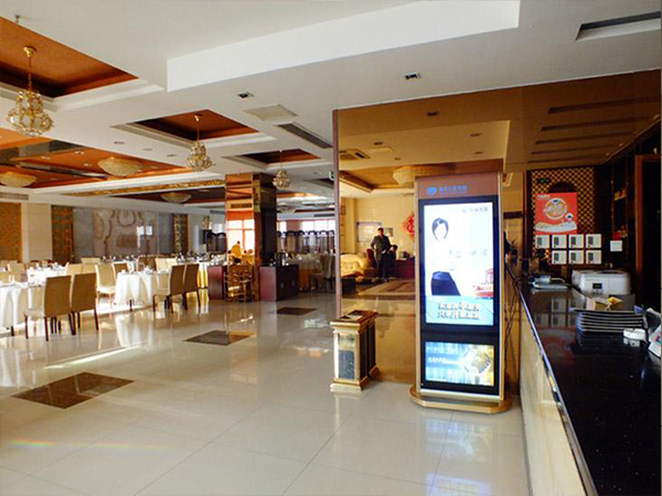 长春某餐厅-立式单机广告机