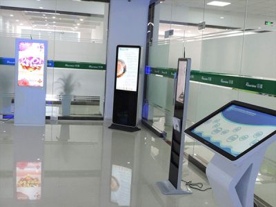 某银行-落地式触摸一体机